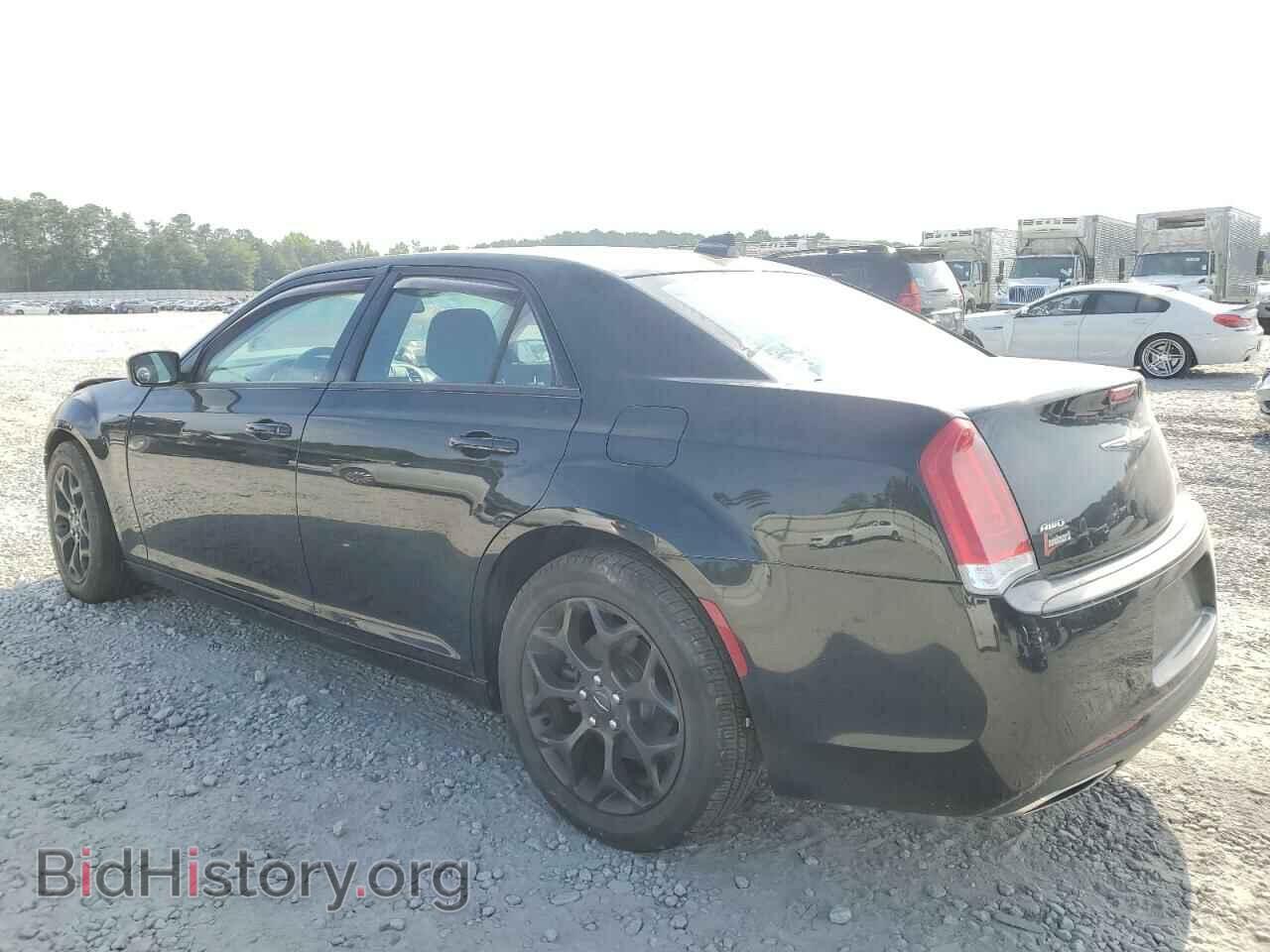 2019 CHRYSLER 300 - VIN: 2C3CCARG1KH556492 - Фото 2