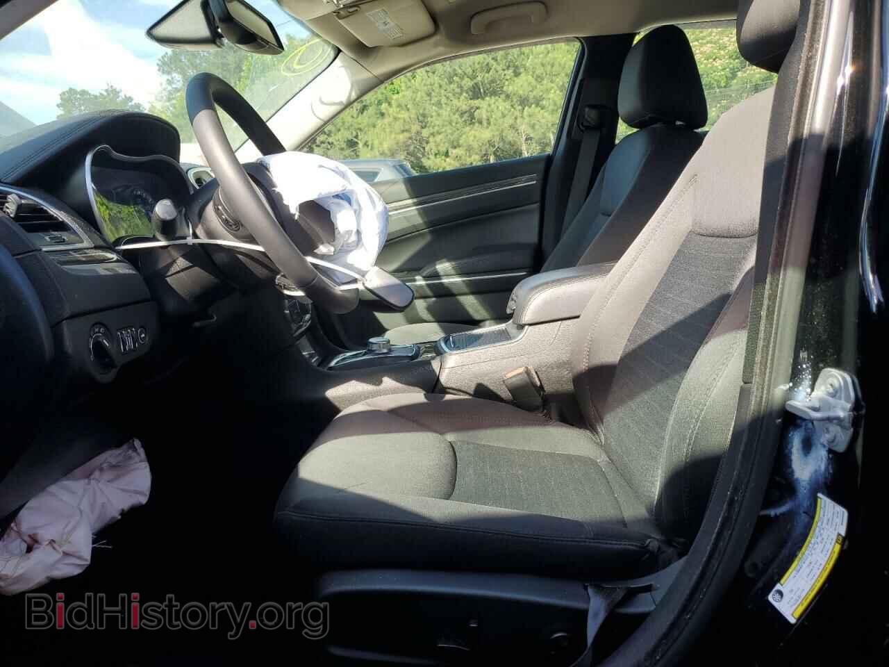 2019 CHRYSLER 300 - VIN: 2C3CCARG1KH556492 - Фото 7