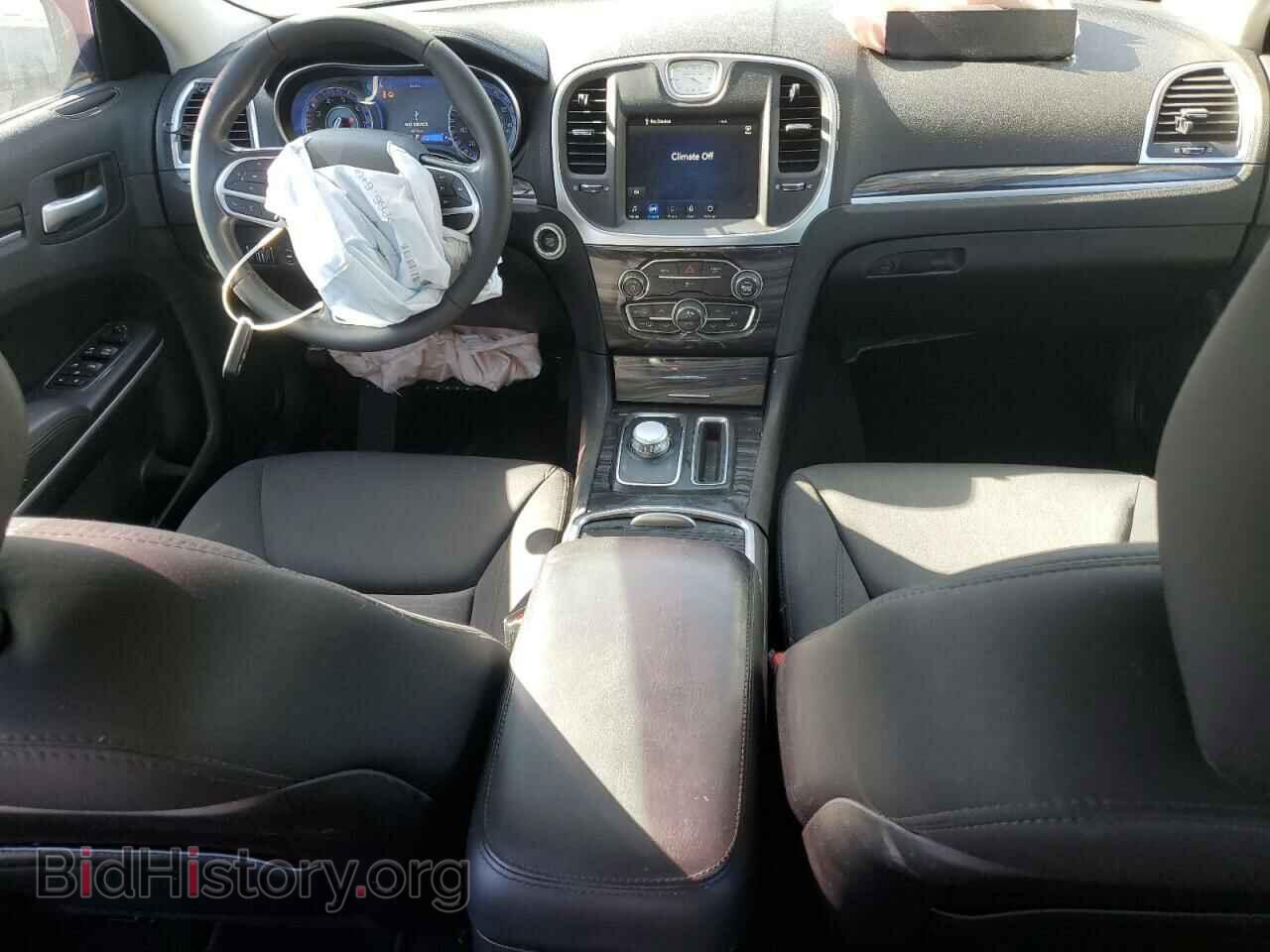 2019 CHRYSLER 300 - VIN: 2C3CCARG1KH556492 - Фото 8