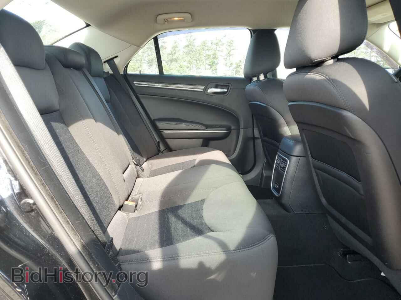 2019 CHRYSLER 300 - VIN: 2C3CCARG1KH556492 - Фото 10