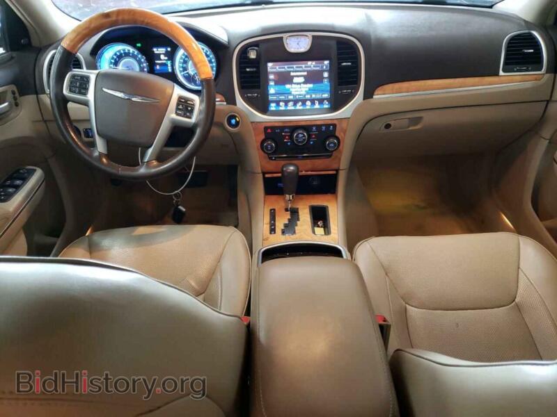 2012 Chrysler 300 (VIN 2C3CCAKT2CH182550) — фото 8 из 12