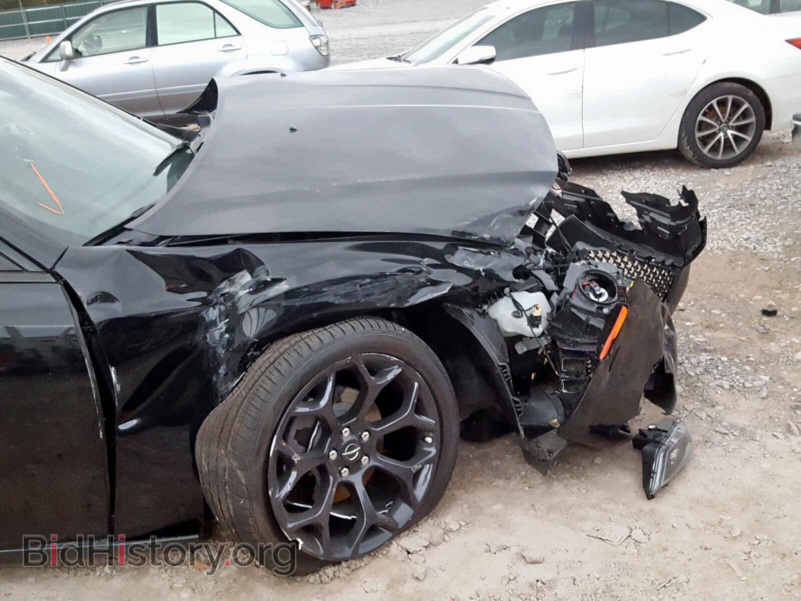 2019 CHRYSLER 300 - VIN: 2C3CCABG3KH635141 - Фото 9