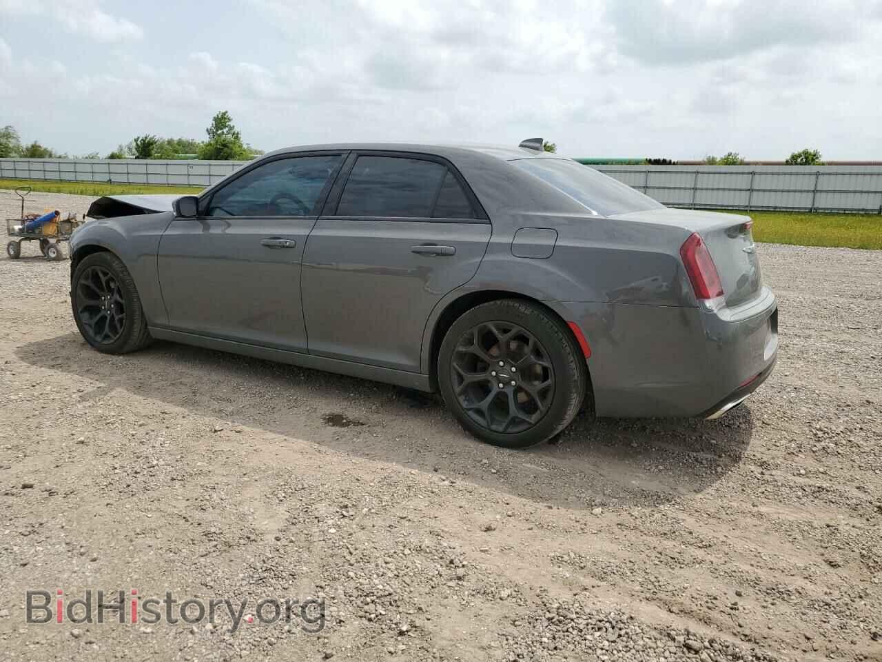 2019 CHRYSLER 300 - VIN: 2C3CCABG7KH516248 - Photo 2