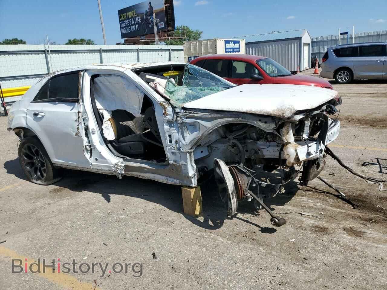 2019 CHRYSLER 300 - VIN: 2C3CCABG2KH569083 - Фото 4