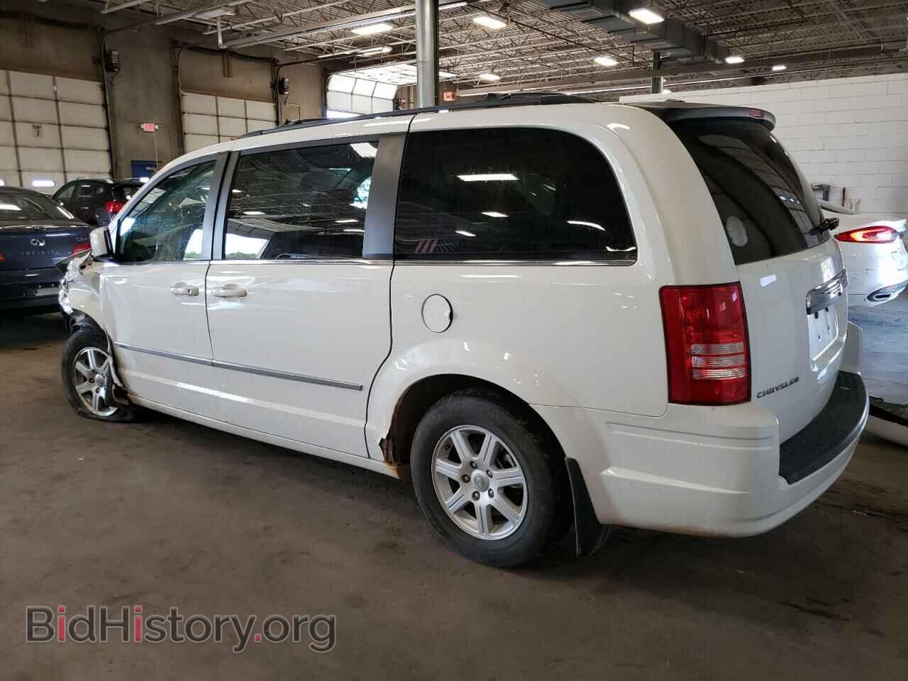 2010 CHRYSLER MINIVAN - VIN: 2A4RR5D19AR432701 - Фото 2