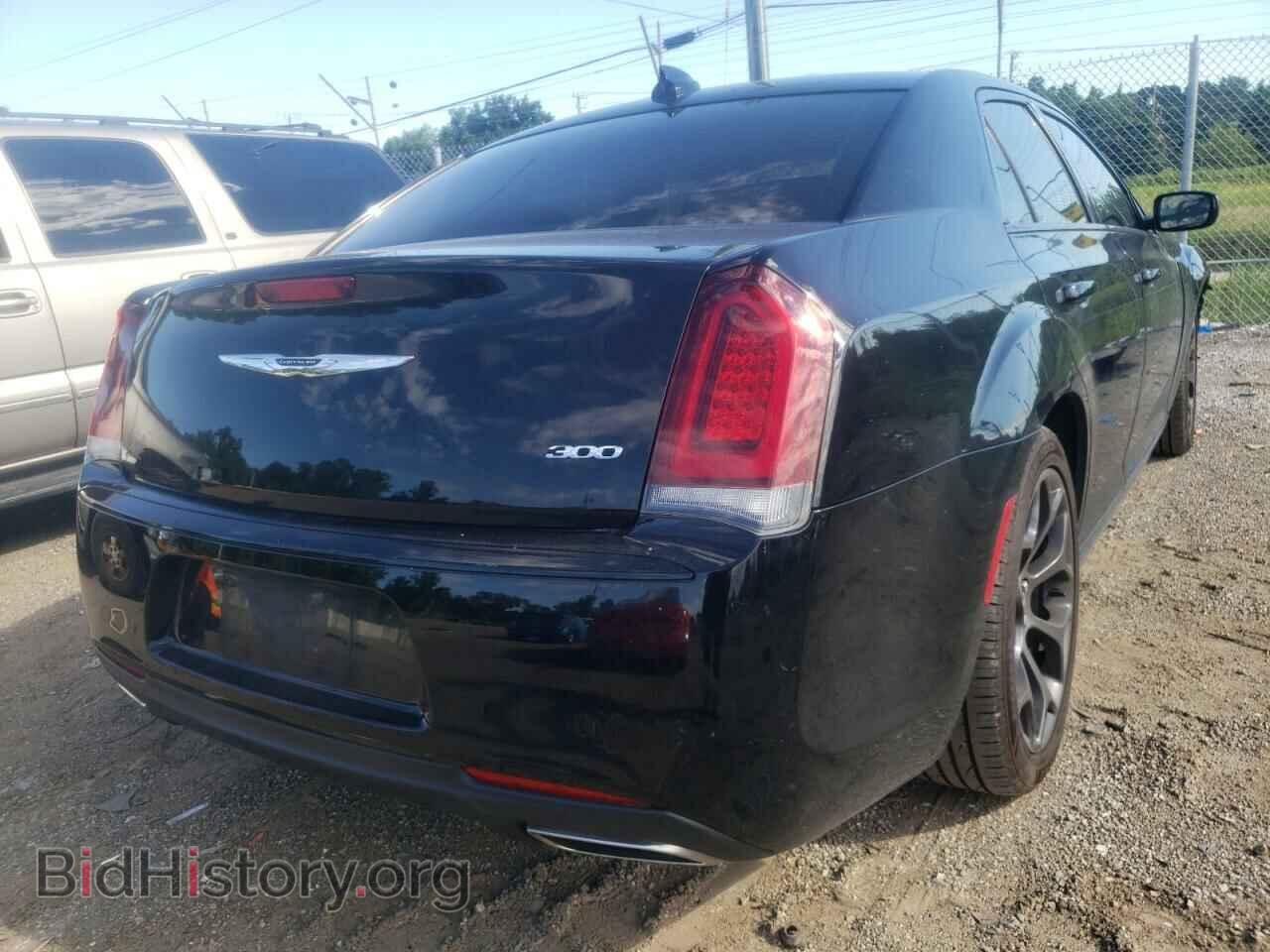 2019 CHRYSLER 300 - VIN: 2C3CCAAG3KH715699 - Фото 4