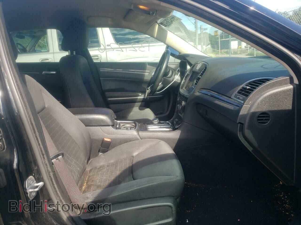 2019 CHRYSLER 300 - VIN: 2C3CCAAG3KH715699 - Фото 5