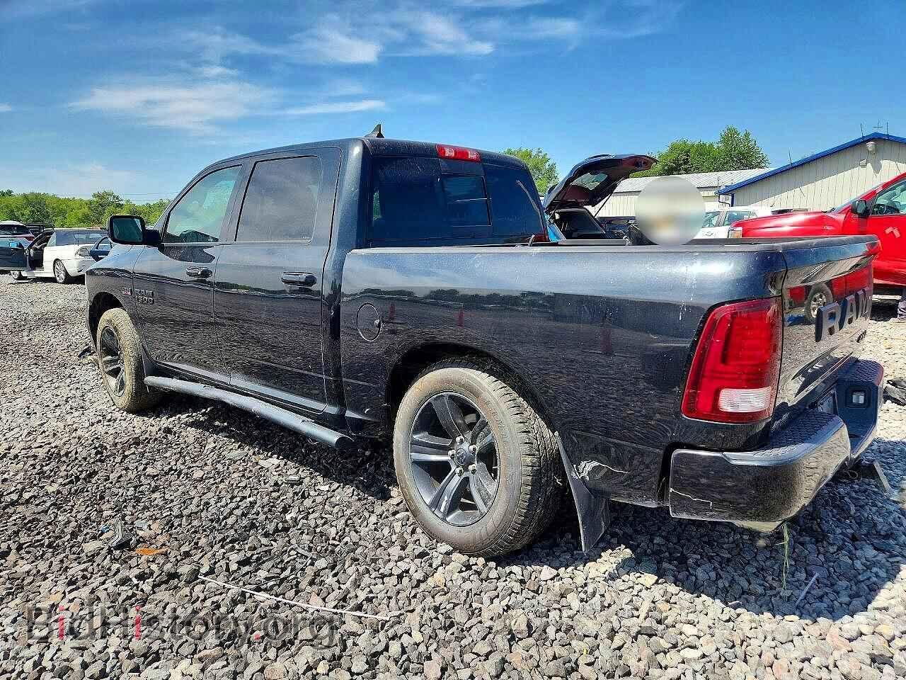 2018 RAM 1500 - VIN: 1C6RR7MT0JS341857 - Фото 2