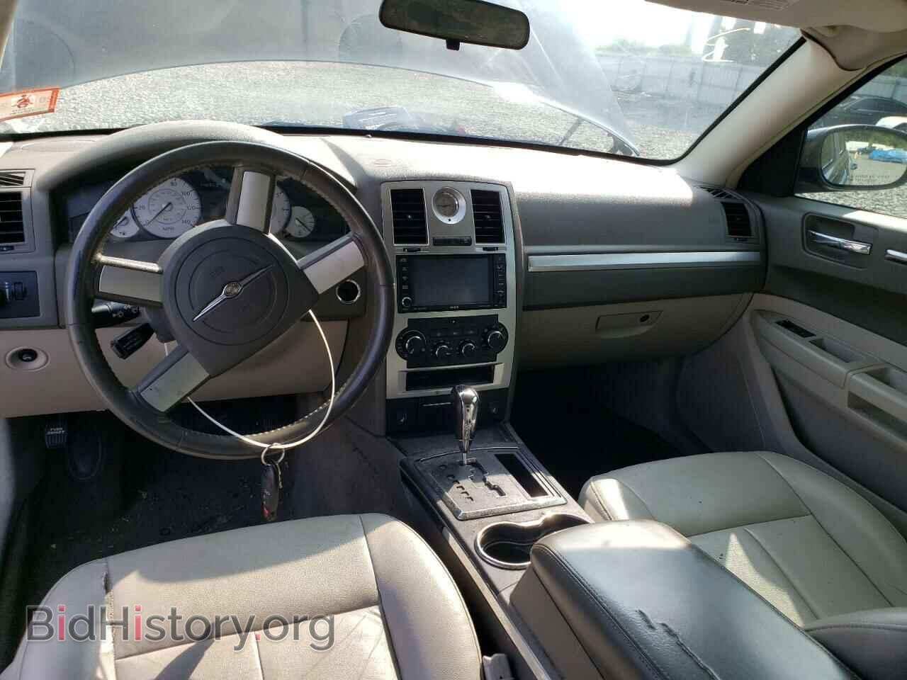 2009 CHRYSLER 300 - VIN: 2C3KA53V79H610002 - Фото 8
