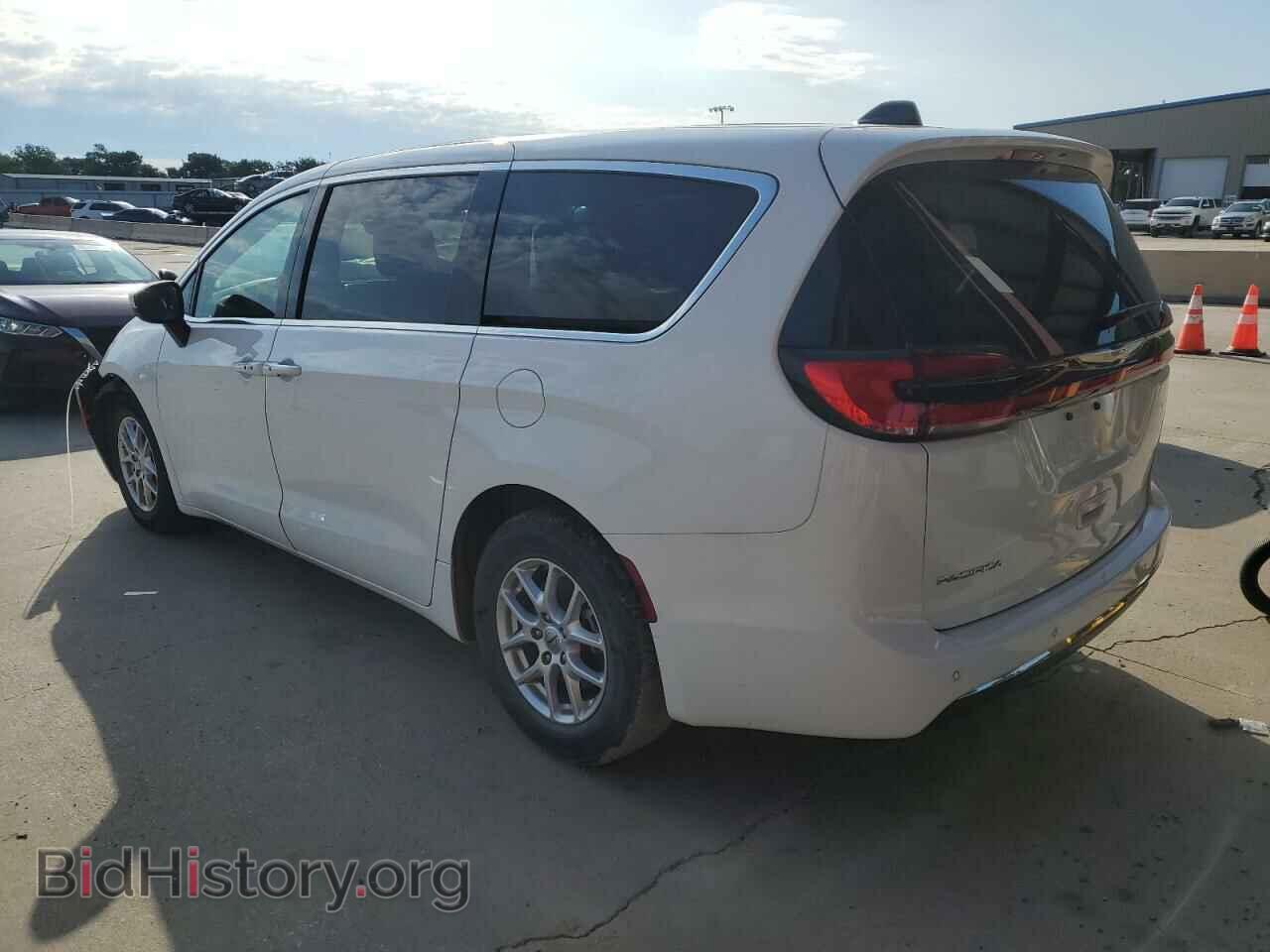 2023 CHRYSLER PACIFICA - VIN: 2C4RC1BG3PR577491 - Photo 2