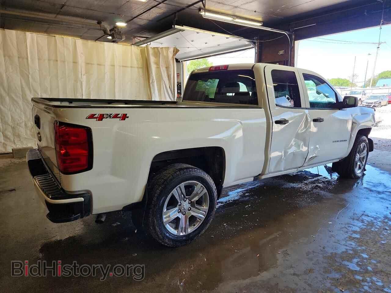2018 CHEVROLET SILVERADO - VIN: 1GCVKPEC2JZ355759 - Фото 3