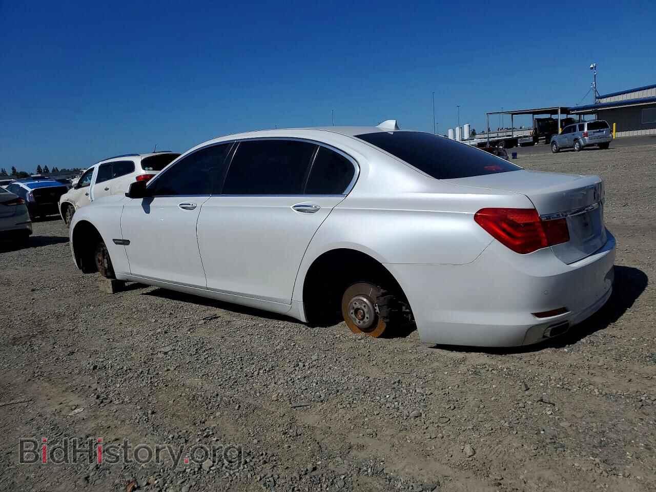 2011 BMW 7 SERIES - VIN: WBAKB4C52BC574261 - Фото 2