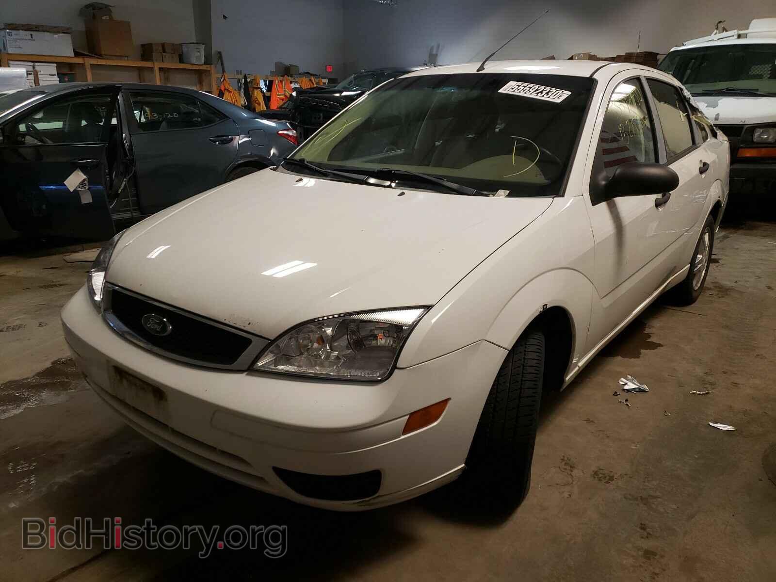 2007 FORD FOCUS - VIN: 1FAHP34N77W323223 - Фото 2