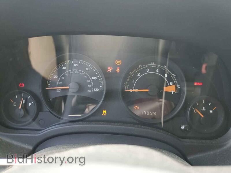 2014 Jeep COMPASS (VIN 1C4NJCBAXED697042) — photo 9 of 13