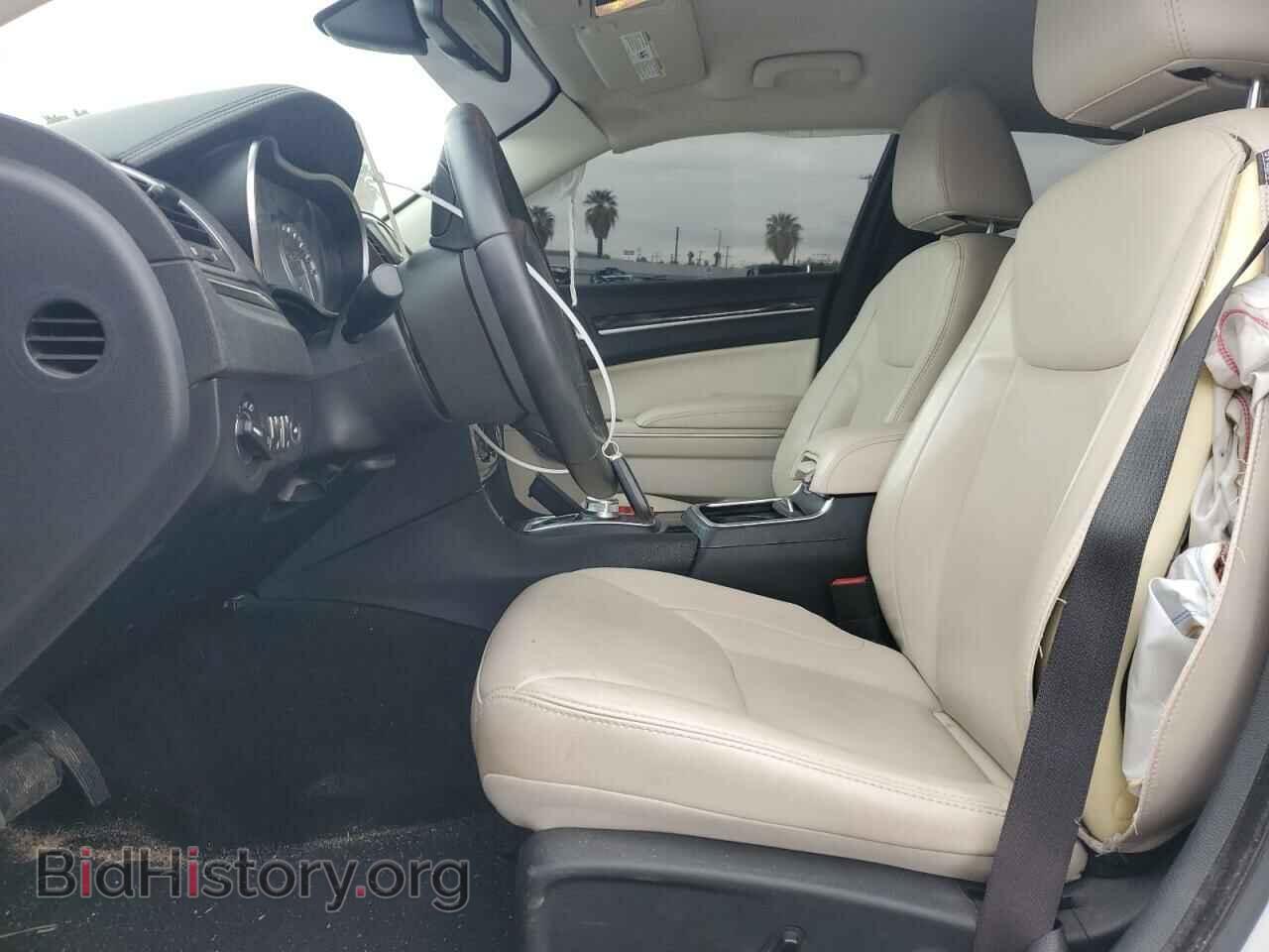 2016 CHRYSLER 300 - VIN: 2C3CCAAG3GH238814 - Фото 7