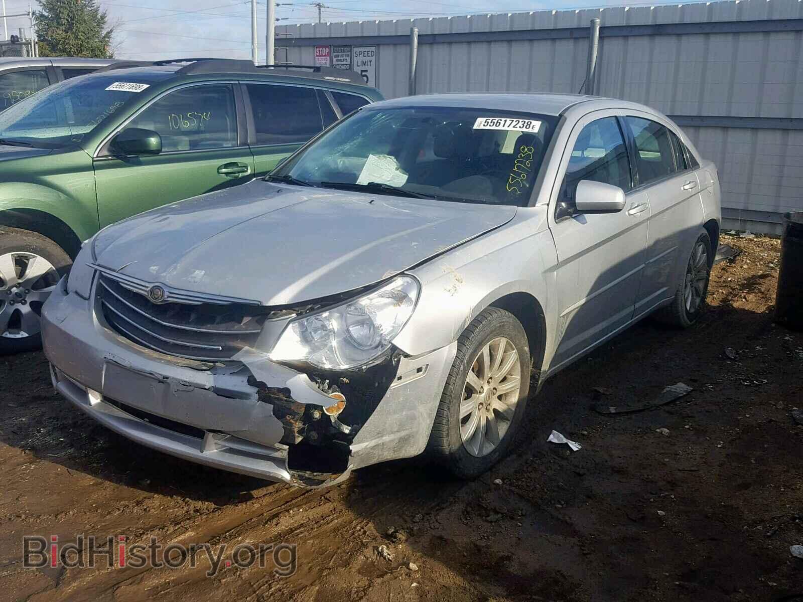 2010 CHRYSLER SEBRING - VIN: 1C3CC5FD2AN194602 - Фото 2