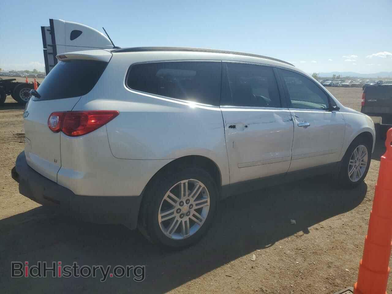 2011 CHEVROLET TRAVERSE - VIN: 1GNKRGED8BJ256331 - Фото 3