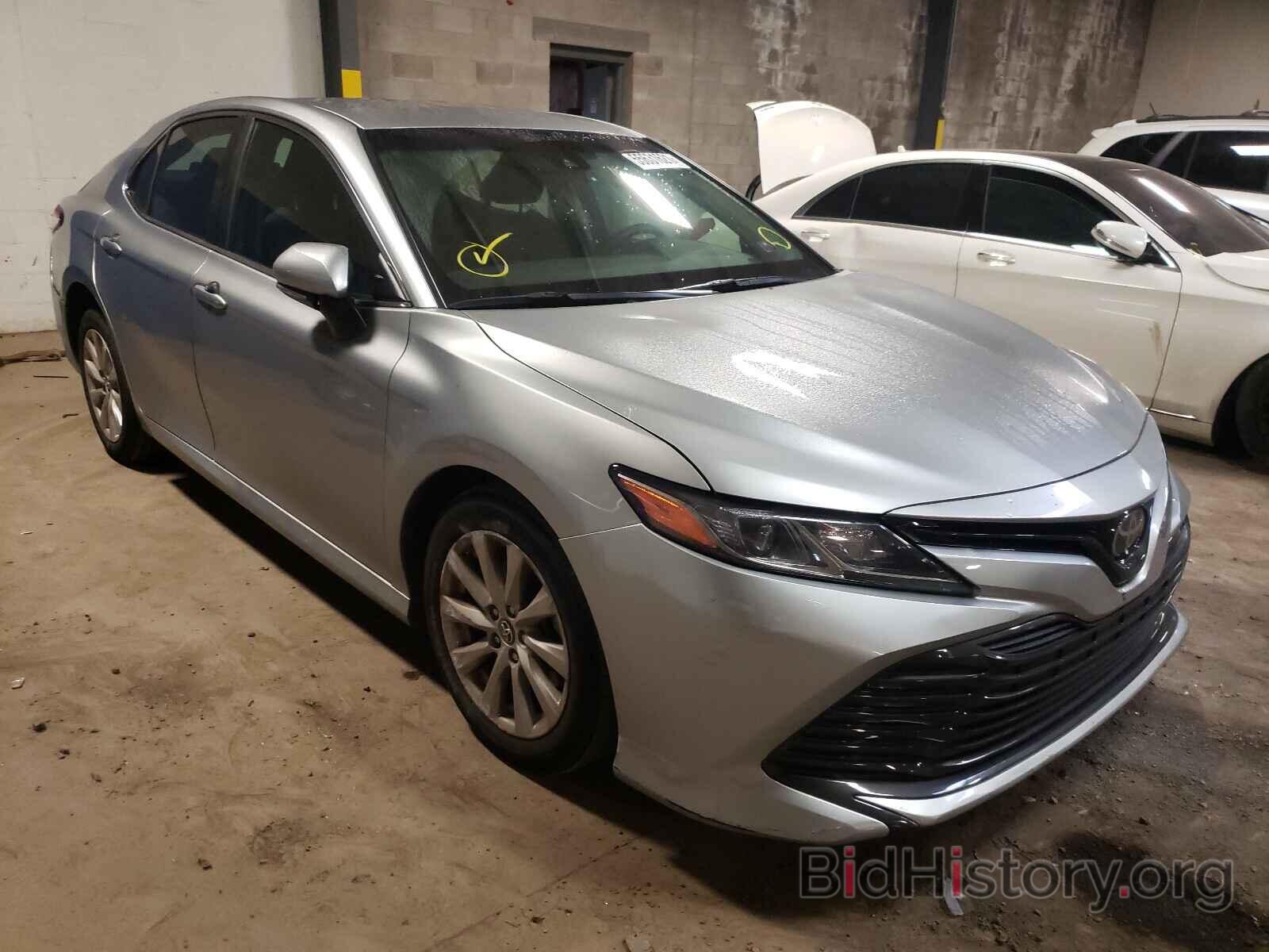 Photo 4T1B11HK0JU654049 - TOYOTA CAMRY 2018