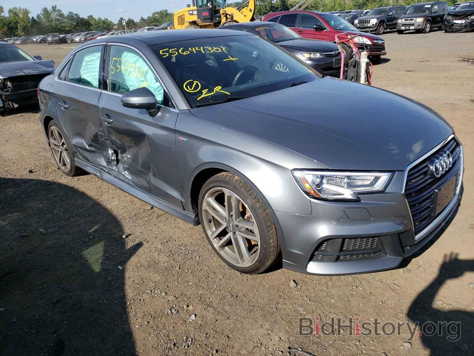 Фотография WAUJ8GFF4H1075773 - AUDI A3 2017