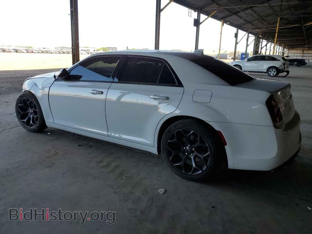 2019 CHRYSLER 300 - VIN: 2C3CCAAG0KH740690 - Фото 2