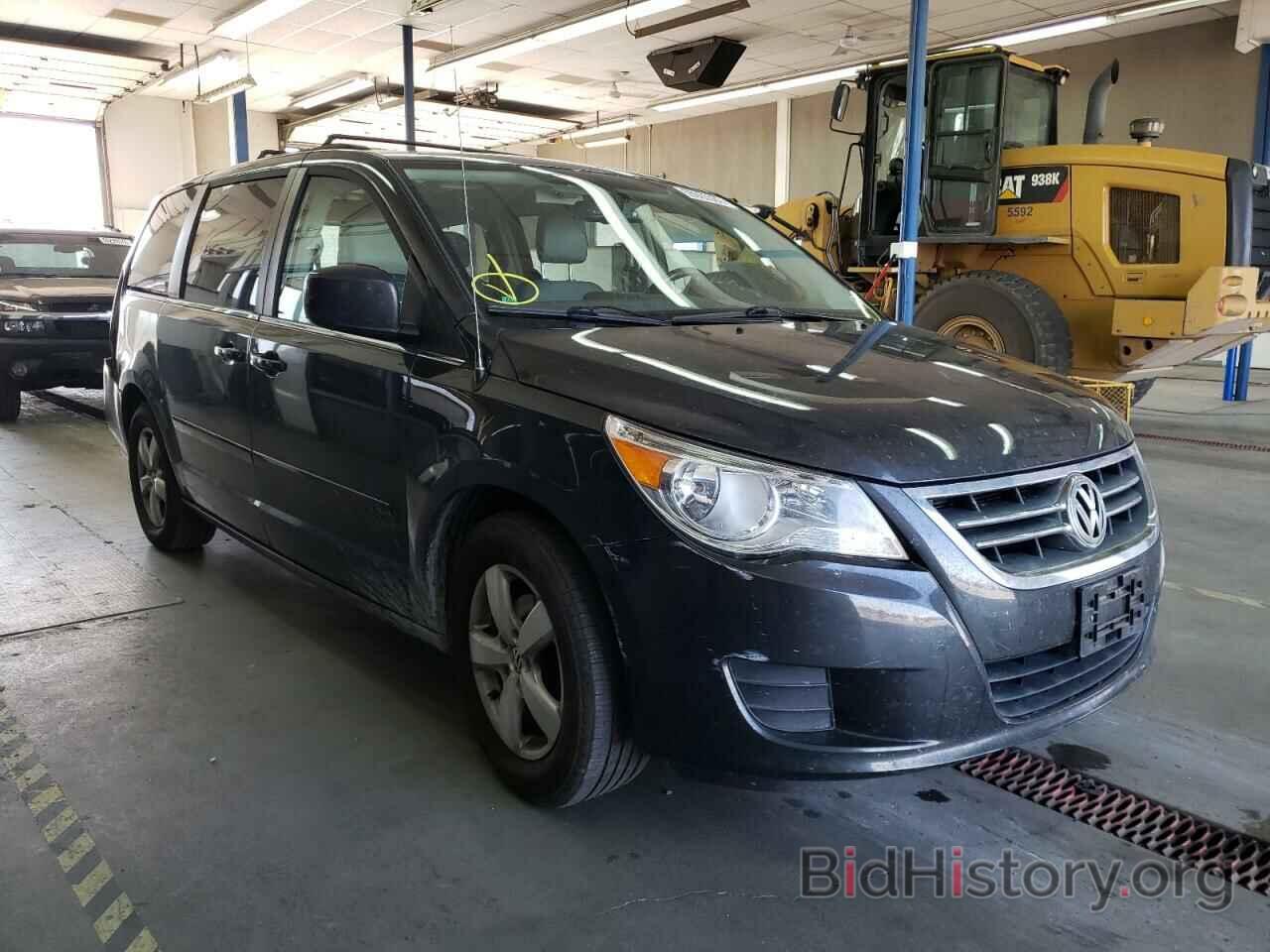 Photo 2V4RW3DG8BR738786 - VOLKSWAGEN ROUTAN 2011