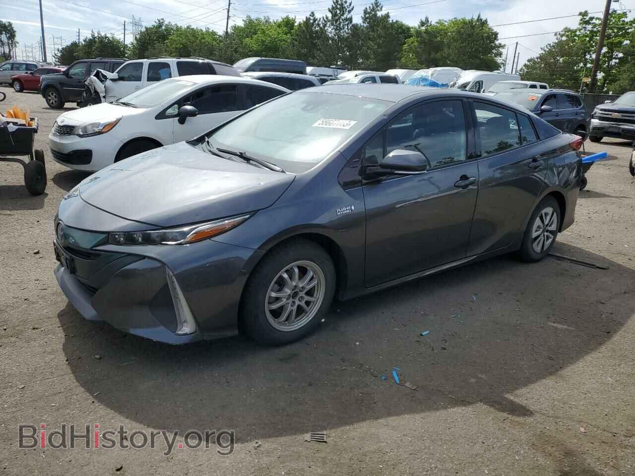 Фотография JTDKARFP8H3037130 - TOYOTA PRIUS 2017