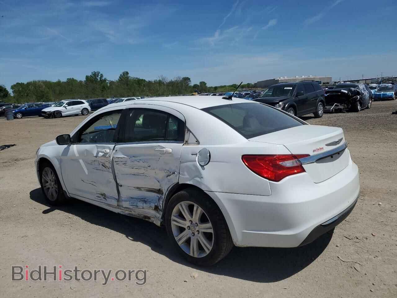 2013 CHRYSLER 200 - VIN: 1C3CCBAB4DN670504 - Фото 2