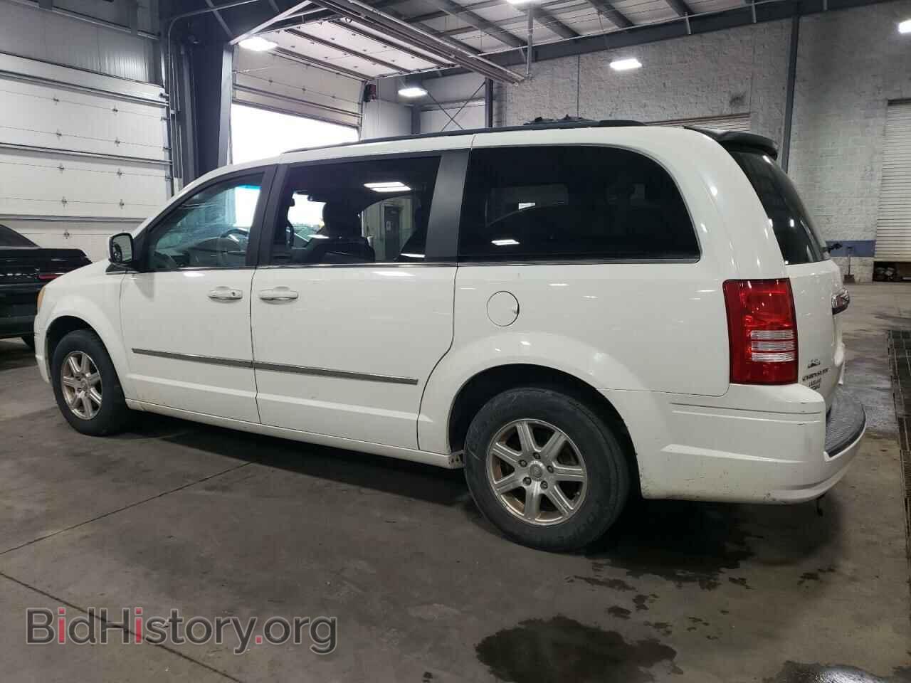 2009 CHRYSLER MINIVAN - VIN: 2A8HR541X9R584878 - Фото 2
