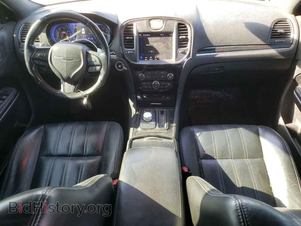 2019 CHRYSLER 300 - VIN: 2C3CCABG1KH618001 - Фото 8