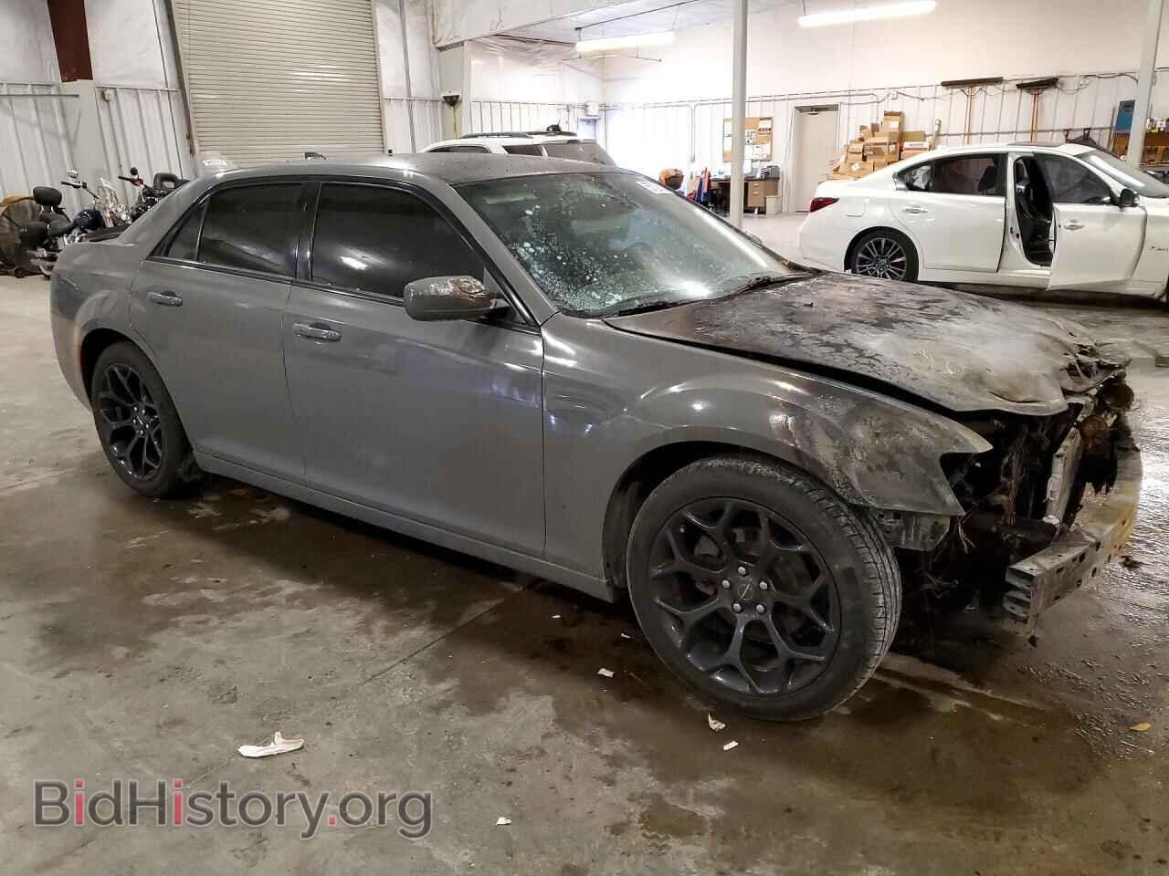 2019 CHRYSLER 300 - VIN: 2C3CCABG4KH634094 - Фото 4