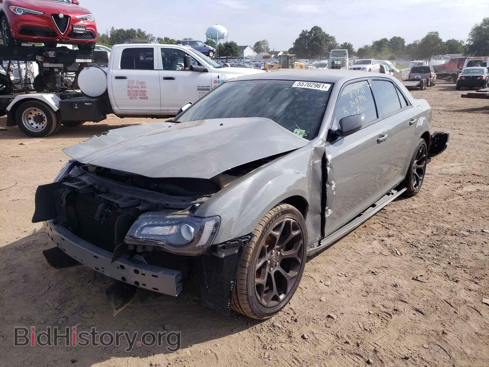 2019 CHRYSLER 300 - VIN: 2C3CCABG4KH637254 - Фото 2