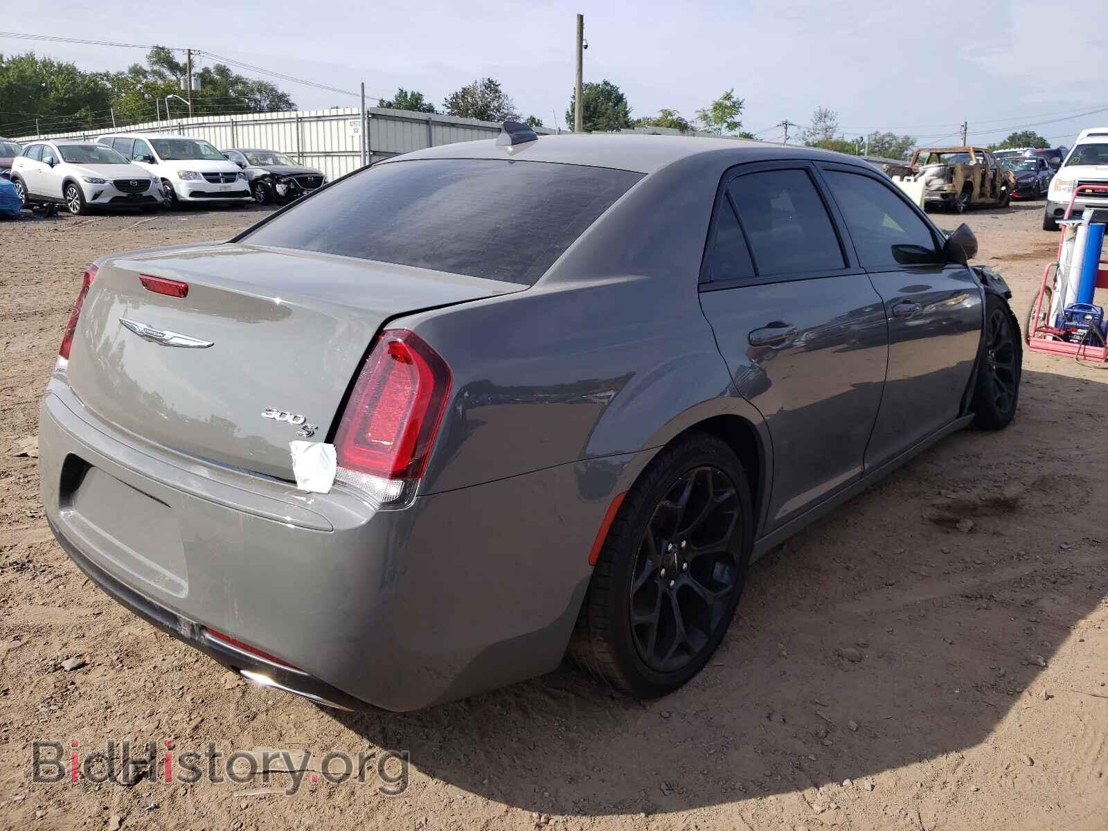 2019 CHRYSLER 300 - VIN: 2C3CCABG4KH637254 - Фото 4