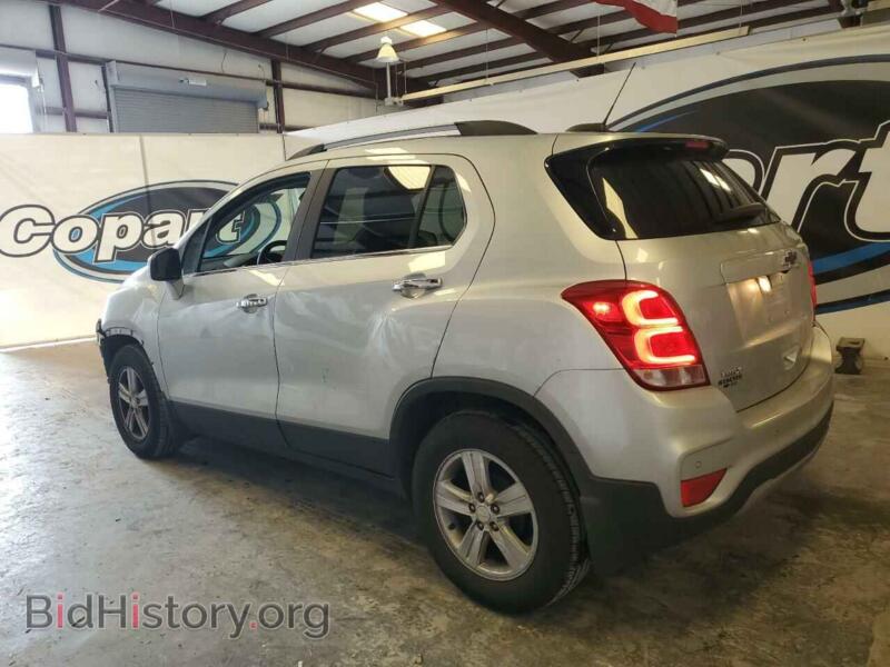 2020 Chevrolet TRAX (VIN 3GNCJLSB5LL325588) — photo 2 of 13