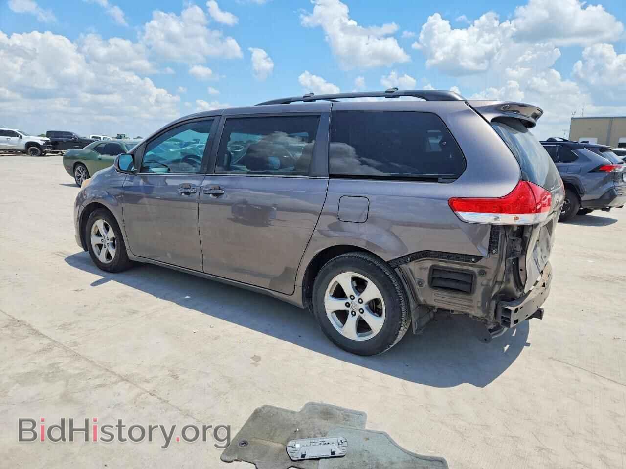 2013 TOYOTA SIENNA - VIN: 5TDKK3DC8DS404725 - Фото 2