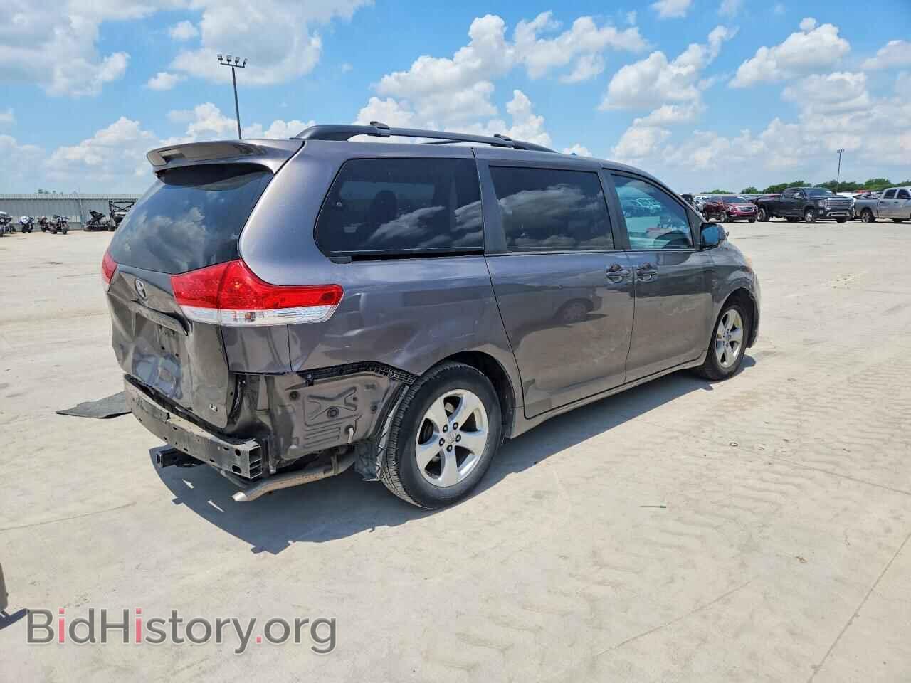 2013 TOYOTA SIENNA - VIN: 5TDKK3DC8DS404725 - Фото 3