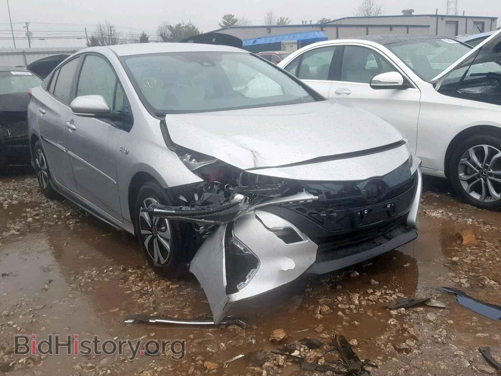 Фотография JTDKARFP2H3000378 - TOYOTA PRIUS 2017