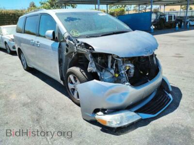 2012 Toyota SIENNA Sienna LE, серебристый — VIN 5TDKK3DC5CS185401, Copart