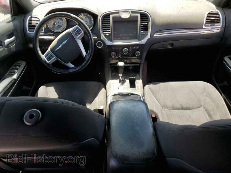 2011 Chrysler 300 (VIN 2C3CA4CG3BH573004) — фото 8 из 12