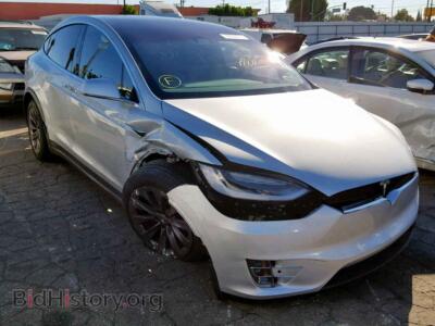 2017 Tesla MODEL X, серебристый — VIN 5YJXCDE25HF068332, Copart