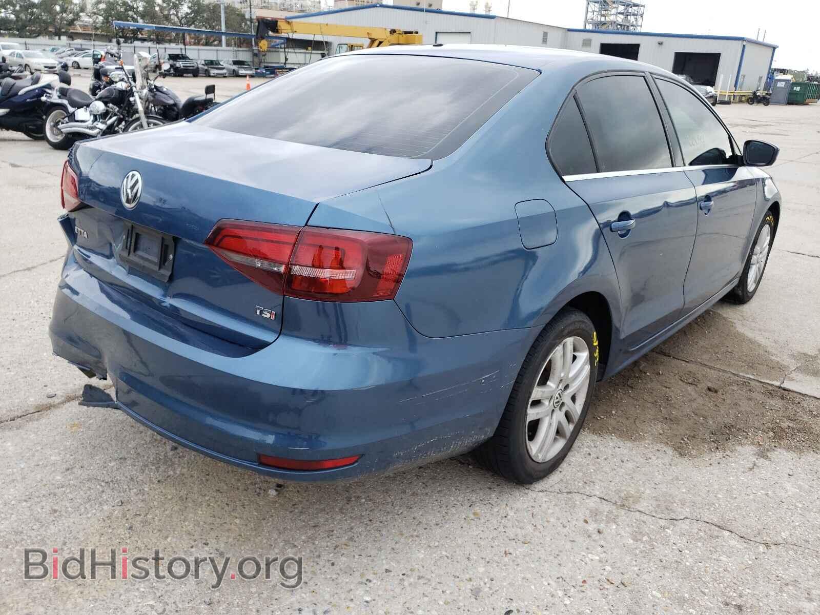 2017 VOLKSWAGEN JETTA - VIN: 3VW2B7AJ8HM225100 - Photo 4