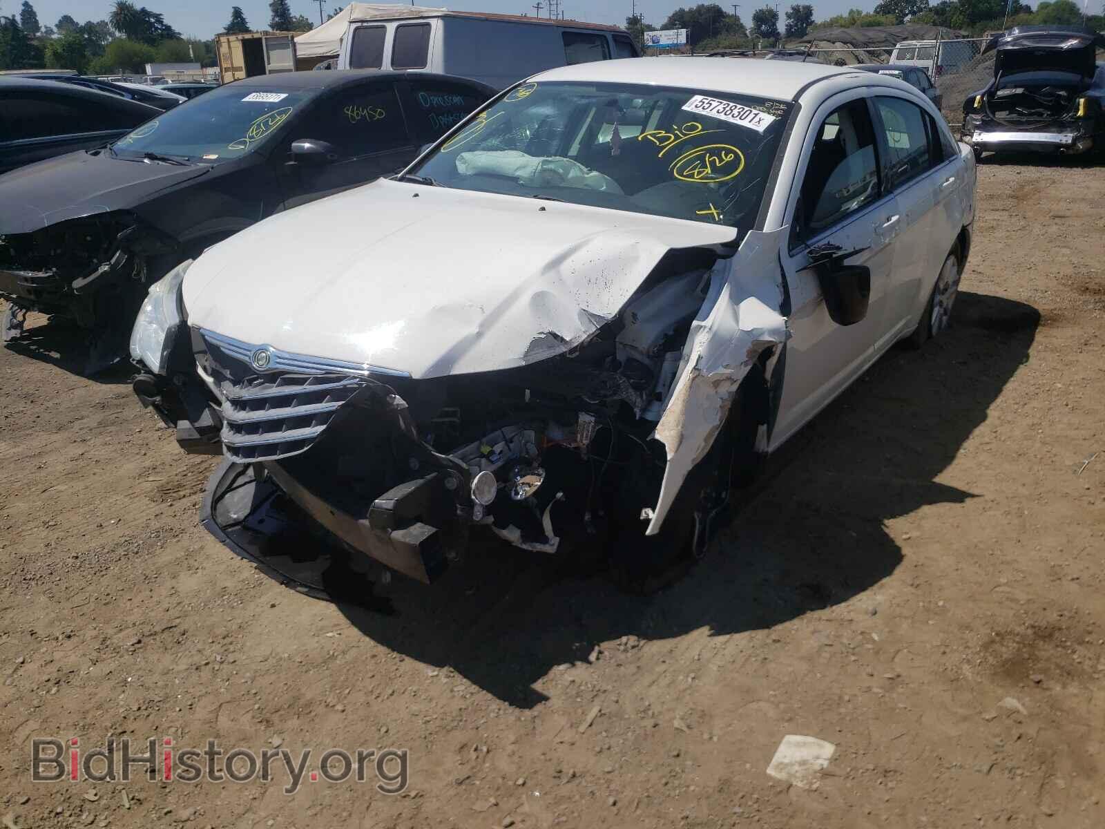 2010 CHRYSLER SEBRING - VIN: 1C3CC4FB2AN236727 - Фото 2