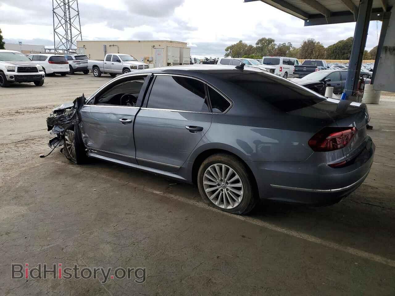 2017 VOLKSWAGEN PASSAT - VIN: 1VWBT7A36HC036011 - Фото 2