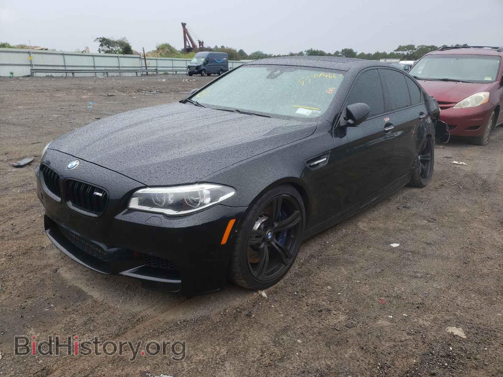 2015 BMW M5 - VIN: WBSFV9C5XFD594310 - Фото 2
