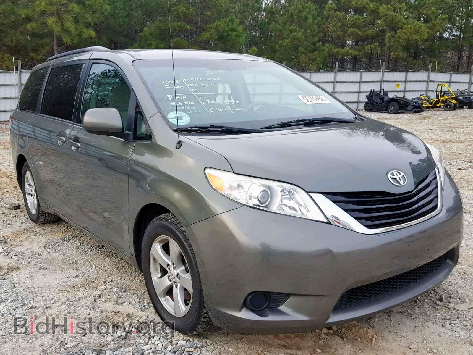 Photo 5TDKK3DC1BS065867 - TOYOTA SIENNA LE 2011