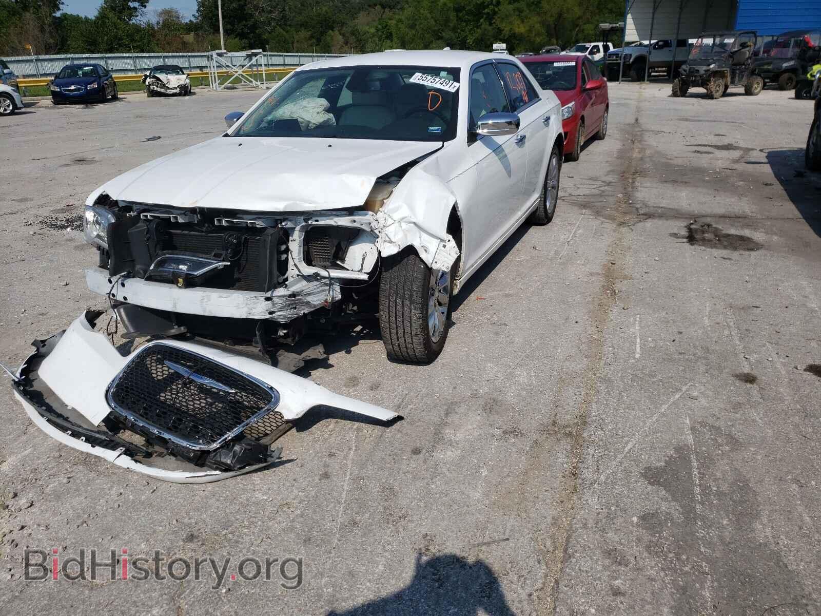 2019 CHRYSLER 300 - VIN: 2C3CCAKG7KH528867 - Фото 2