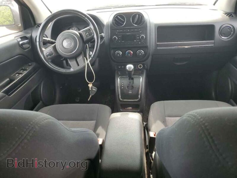 2011 Jeep COMPASS (VIN 1J4NF1FB6BD258127) — photo 8 of 12