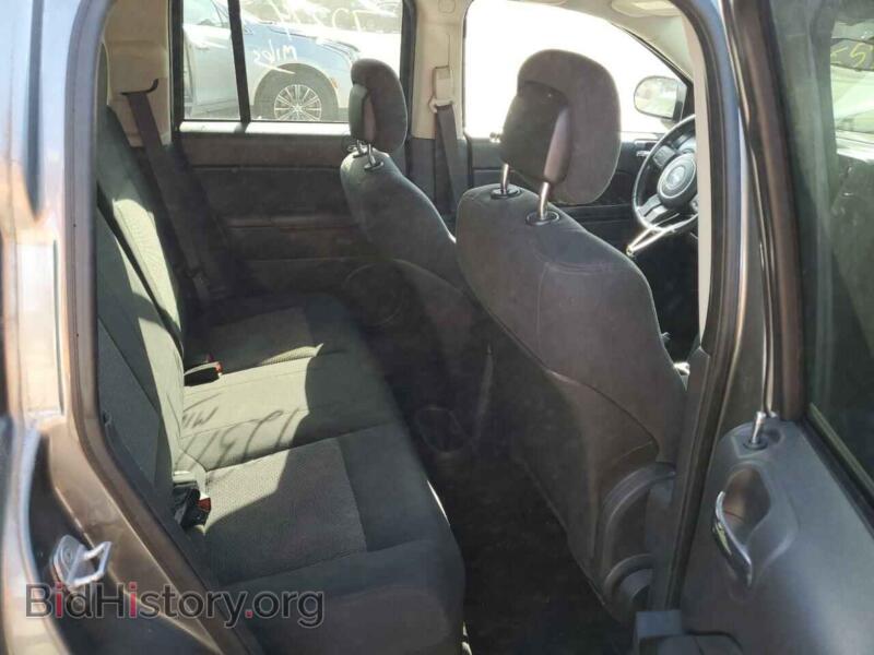 2011 Jeep COMPASS (VIN 1J4NF1FB6BD280175) — photo 6 of 10