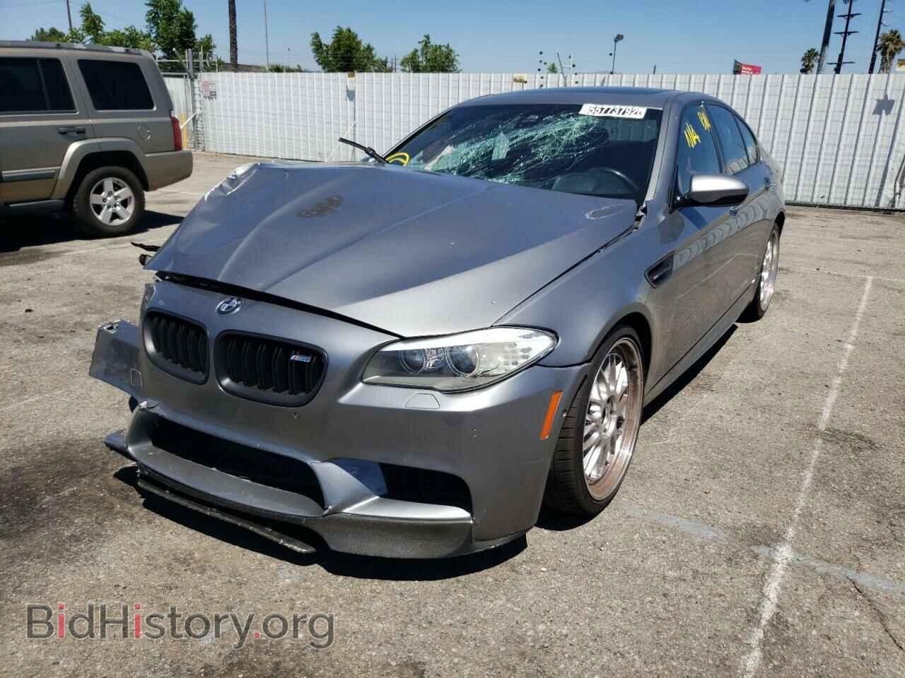 2013 BMW M5 - VIN: WBSFV9C53DC773517 - Фото 2
