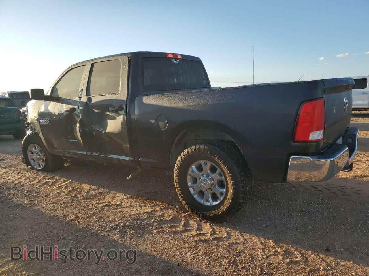 2018 RAM All Models - VIN: 3C6UR4CL4JG120702 - Фото 2
