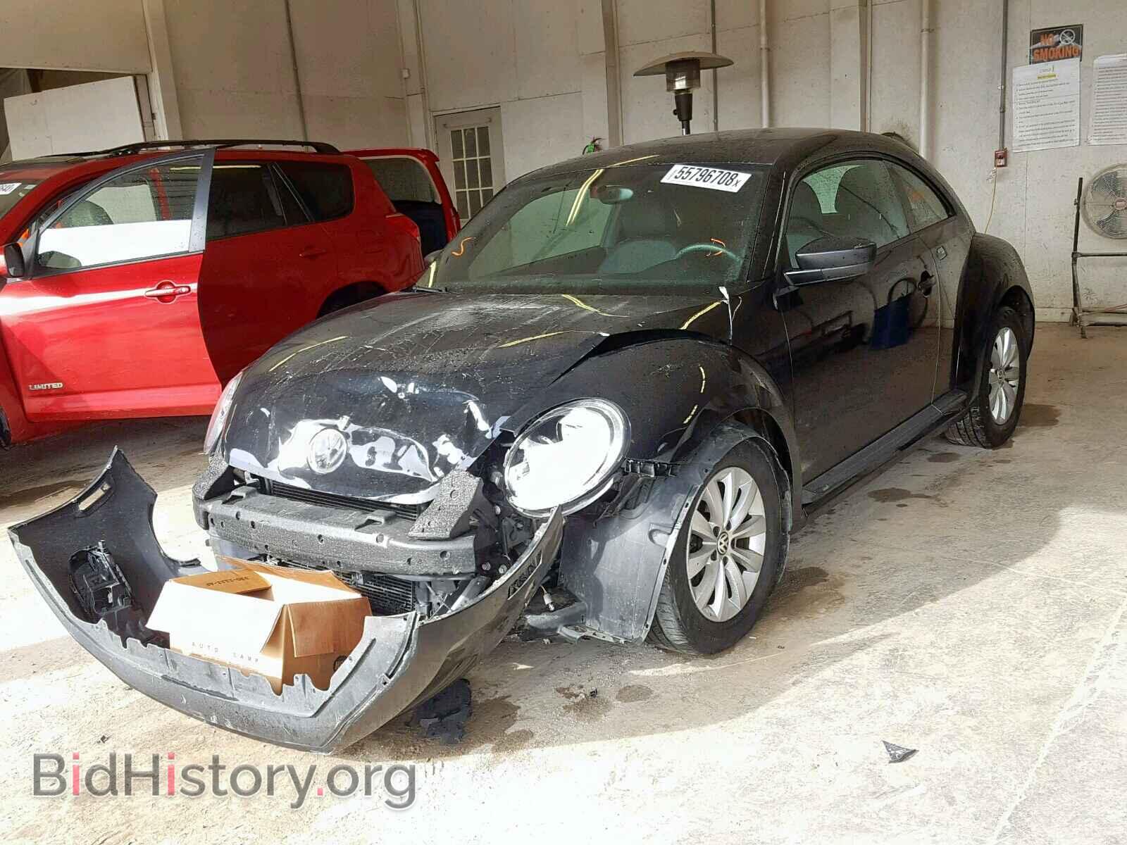 2013 VOLKSWAGEN BEETLE - VIN: 3VWFP7AT7DM693169 - Фото 2